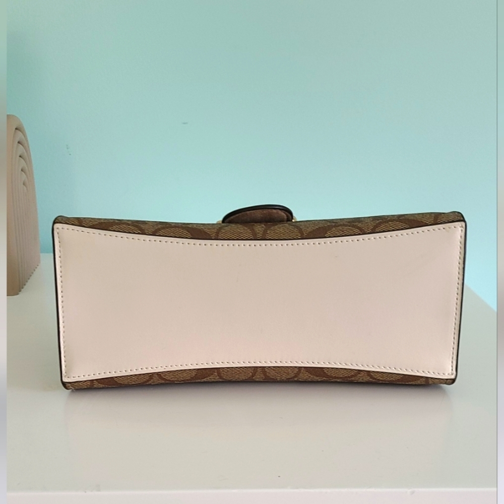 🎉HP!🎉 Coach Handbag Monogram - Picture 4 of 10